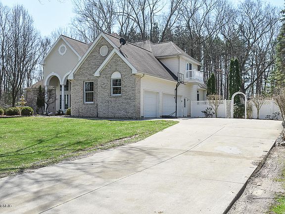 2nd image of 121 Wedgewood Pl
