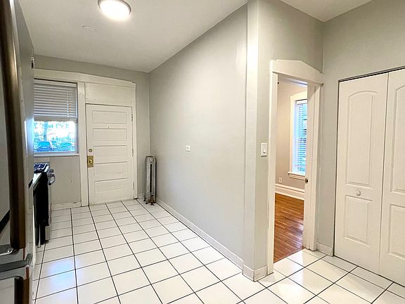 2nd image of 840 W Elmwood Ave #1