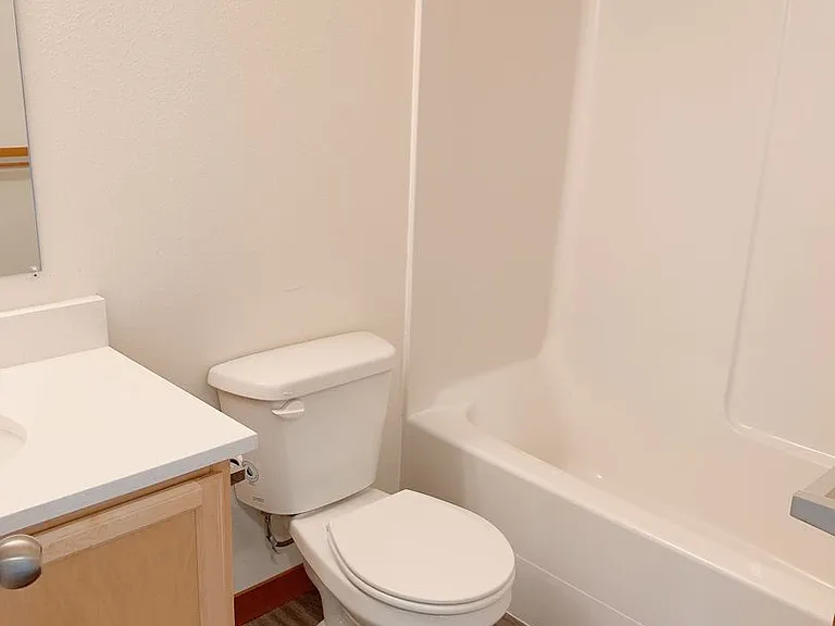 1111 N Forest St — Photo 31