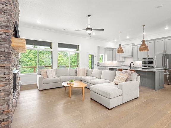 3rd image of 19 Tiree Dr