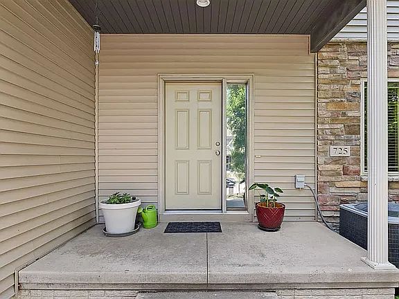 2nd image of 725 Arch Rock Rd