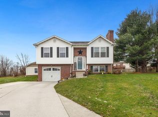 33 Colonial Ct, Littlestown, PA 17340