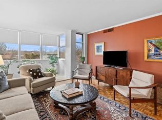 1101 Elm St #207, Greensboro, NC 27401