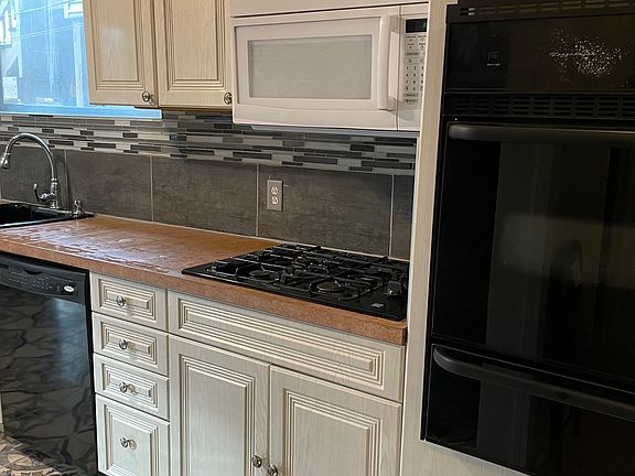 4th image of 8224 S Hermitage Ave #1