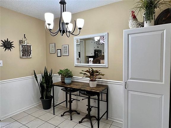 5th image of 1030 Rock Knoll Ct