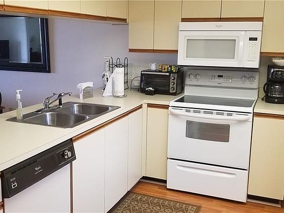 2nd image of 16050 Bay Pointe Blvd #202