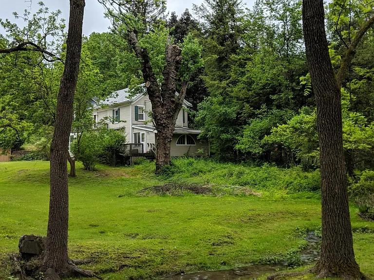 Creek Locks Rd — Photo 4