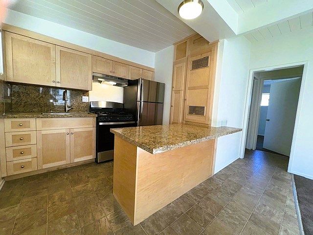 1st image of 160 Holly Ave #9
