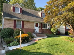12 Covington St, Huntington Station, NY 11746
