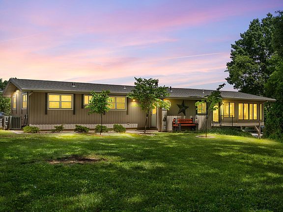 4th image of 693 Wilshire Drive