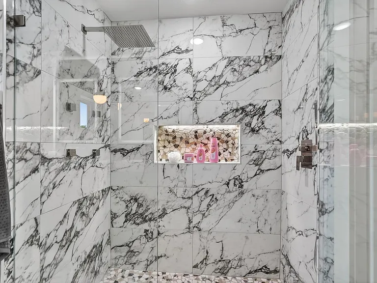 2404 Dyson St — Photo 17