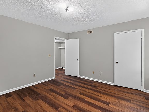 4th image of 621 33rd St E APT D