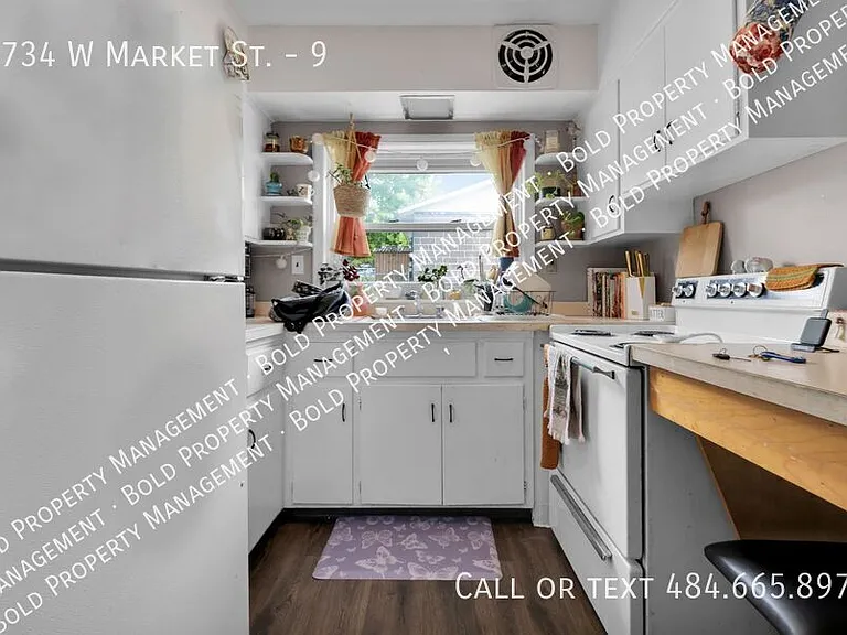 1734 W Market St #9 — Photo 1