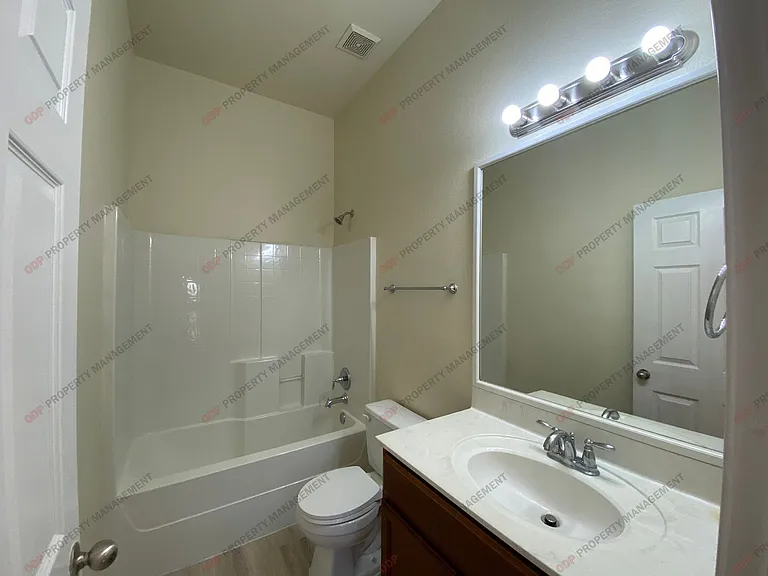 7811 Redbrush — Photo 2