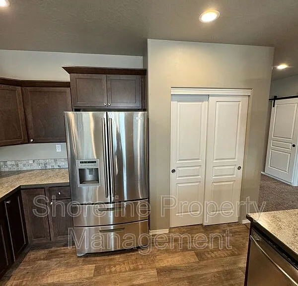 511 Diamond Lake St — Photo 63