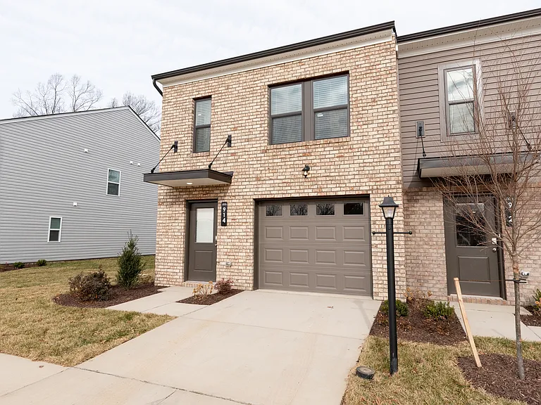 914 Encore Autumn Ln — Photo 3
