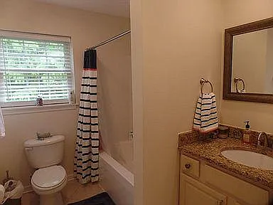 184 Montvale St — Photo 7