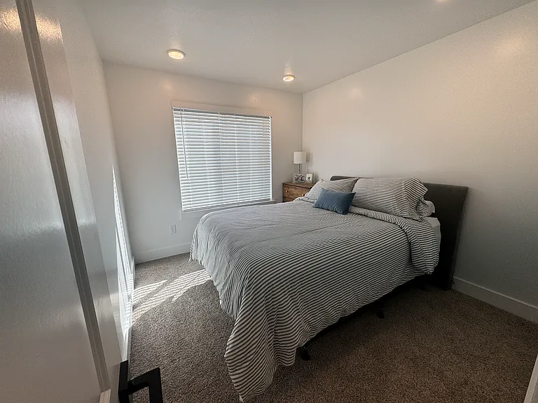 355 W 3085 S — Photo 35