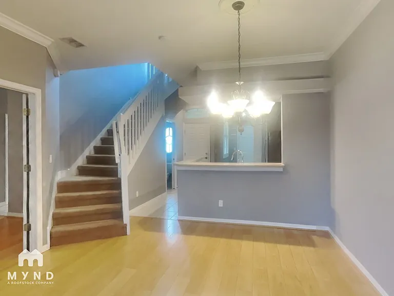 5372 Neil Dr — Photo 6