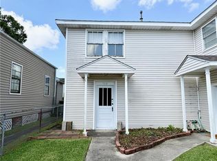 700 Derbigny St, Gretna, LA 70053
