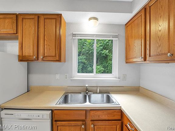 4th image of 1818 Carol Ann Ave