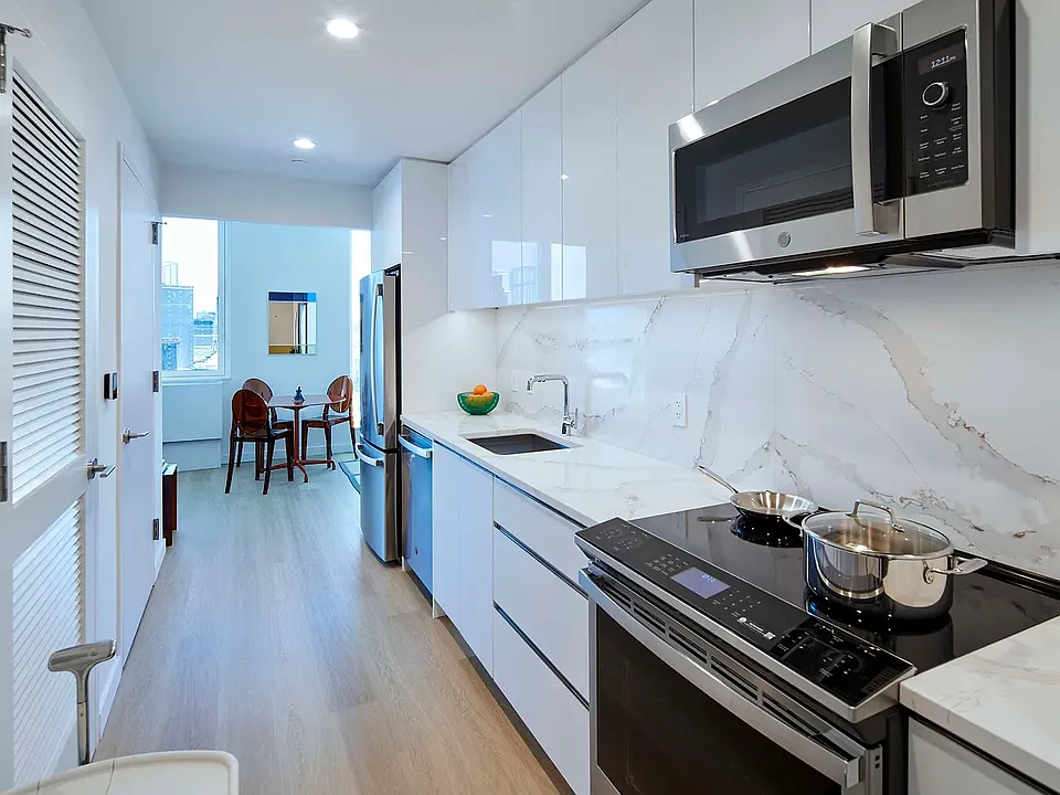4650 Broadway #1902