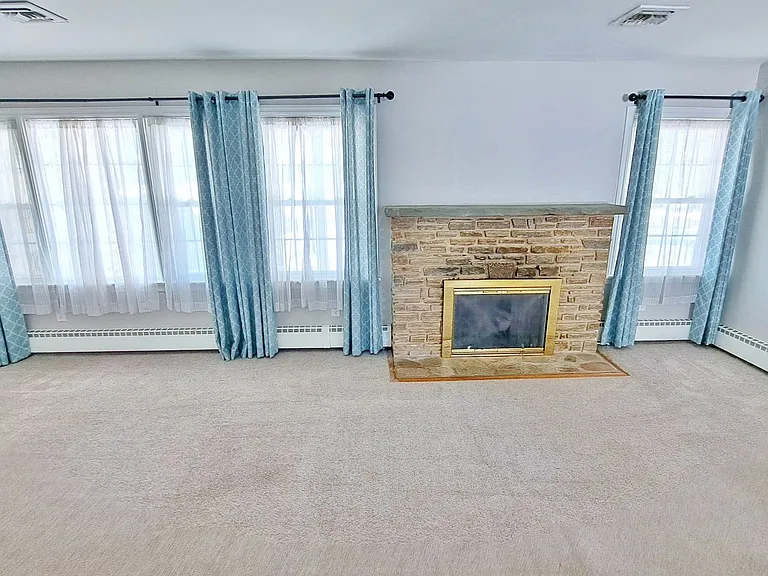 1170 Westminster Ave — Photo 5