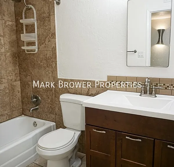 332 E Pierce St — Photo 13