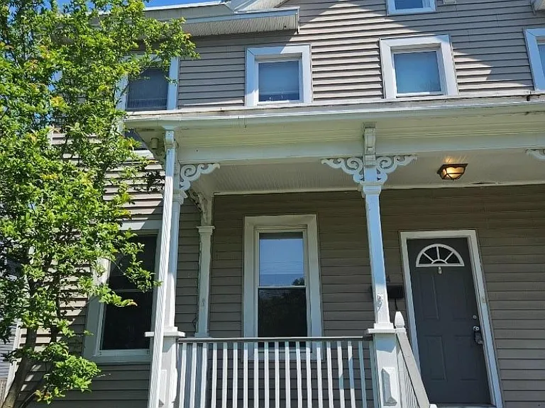 24 Pennsylvania Ave — Photo 2