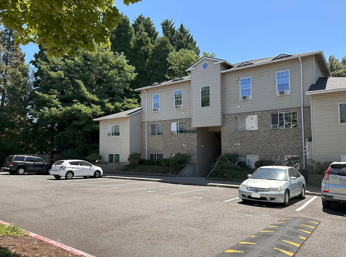 Building Photo - Landmark Apartments