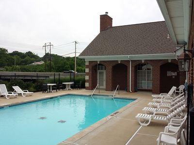 33 Kassebaum Ln APT 302, Saint Louis, MO, 63129