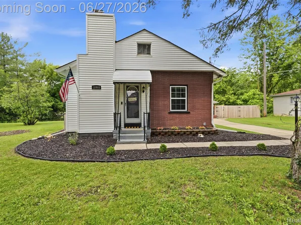 18905 Maplewood St, Livonia, MI 48152
