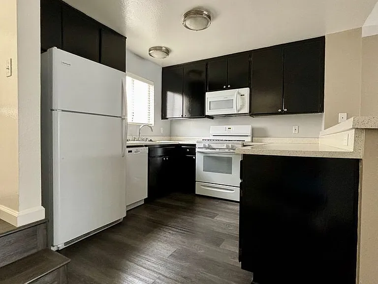 The Grand Terrace Apartments — Photo 10