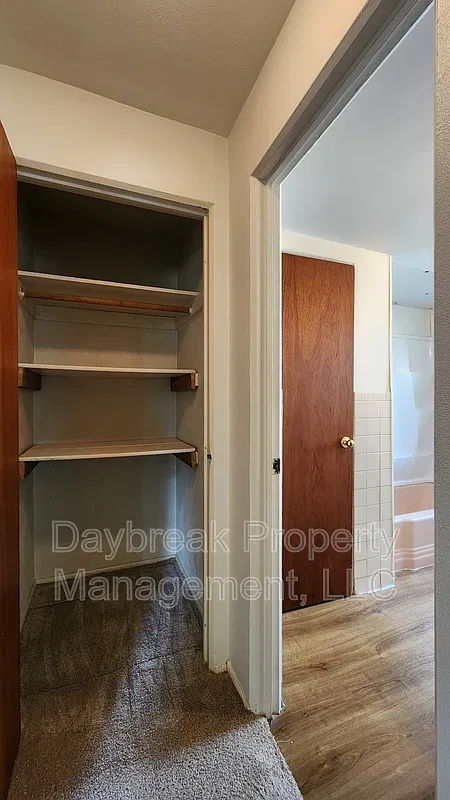 2 bed, 1.0 bath, $875 — Photo 4