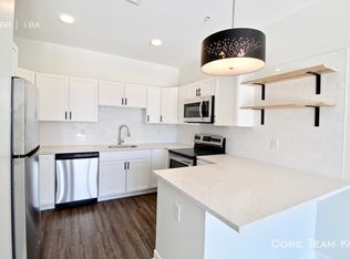 222 Waldo Flats, Kansas City, MO 64114