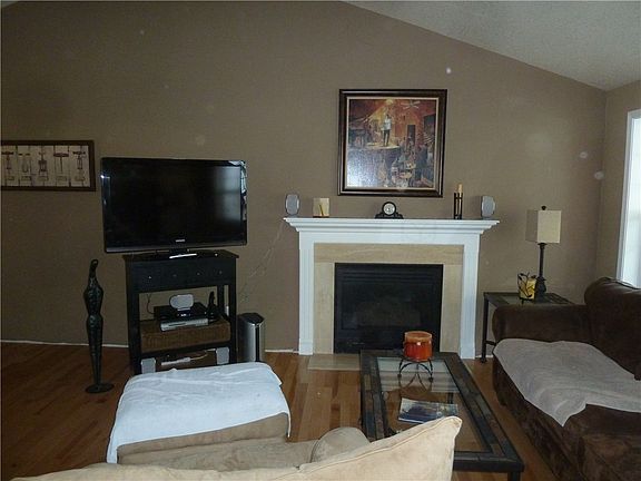 2nd image of 1009 Kiwi Ct NW