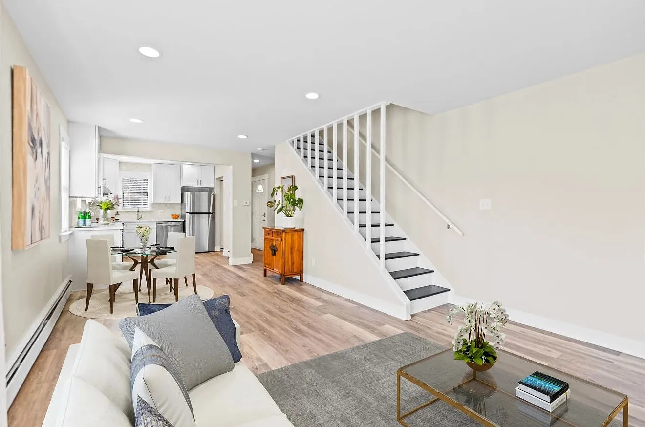 2 bed, 925 sqft, $2,810 — Photo 1