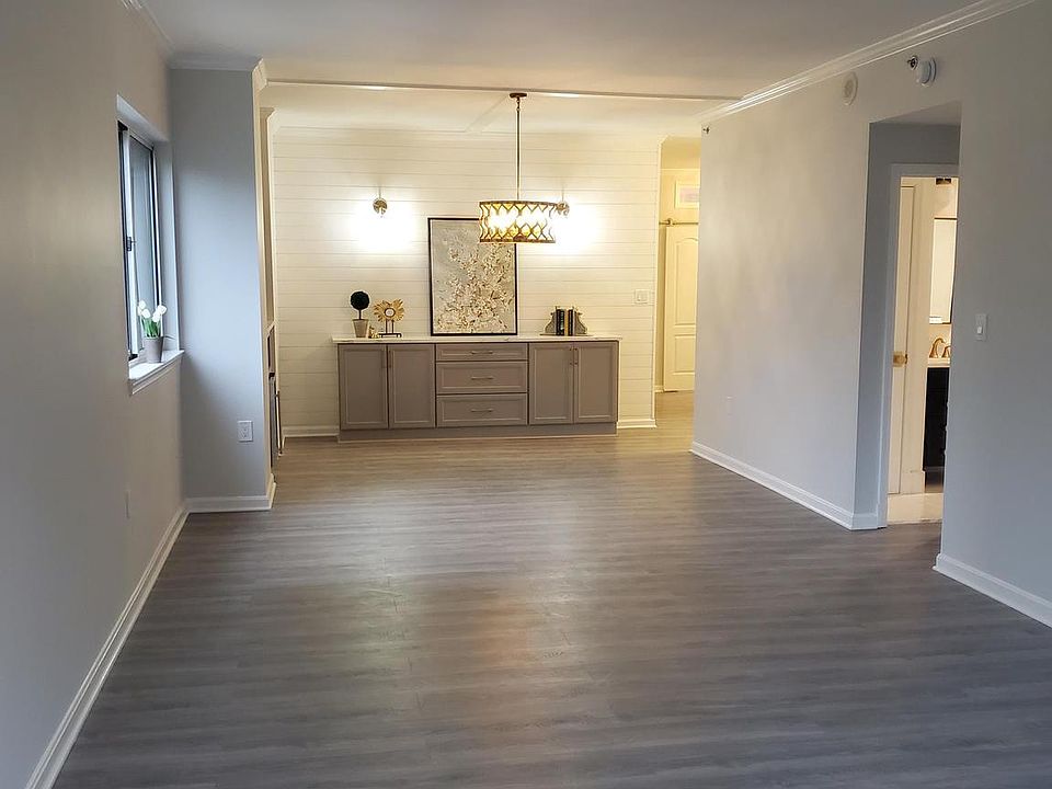1st image of 1211 S Eads St APT 1205
