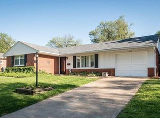 1004 Clearview Dr, Belleville, IL 62223