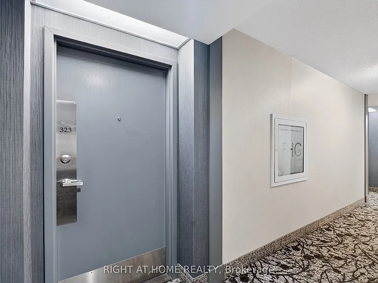 6 Humberline Dr #323 — Photo 9