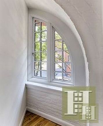 3rd image of 720 Greenwich St APT 2B