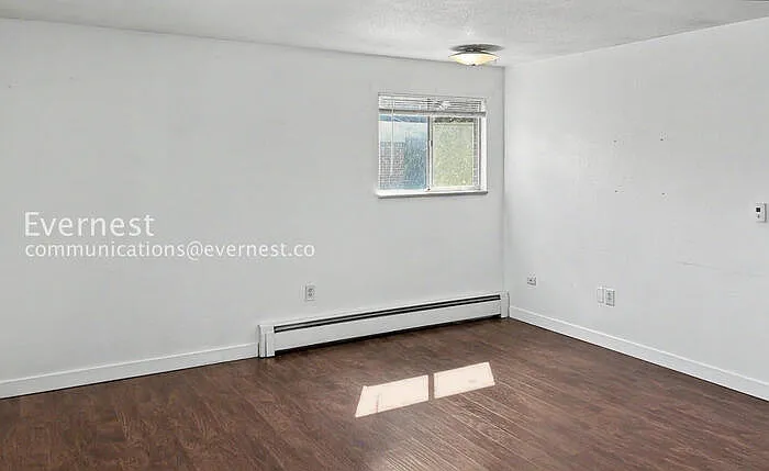 1305 Burton Ct #4 — Photo 31