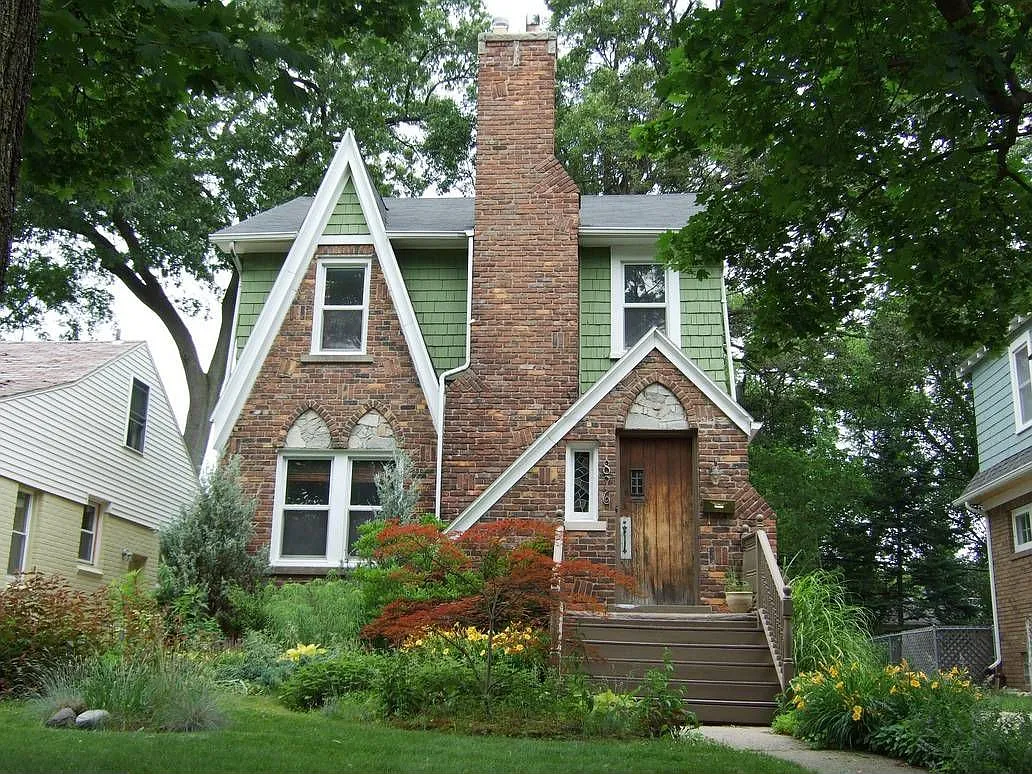 876 Marshfield St photo 1