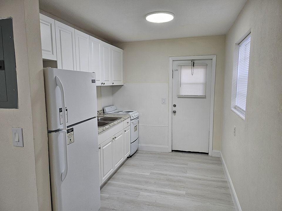 1st image of 408 NW 2nd Ave APT 1