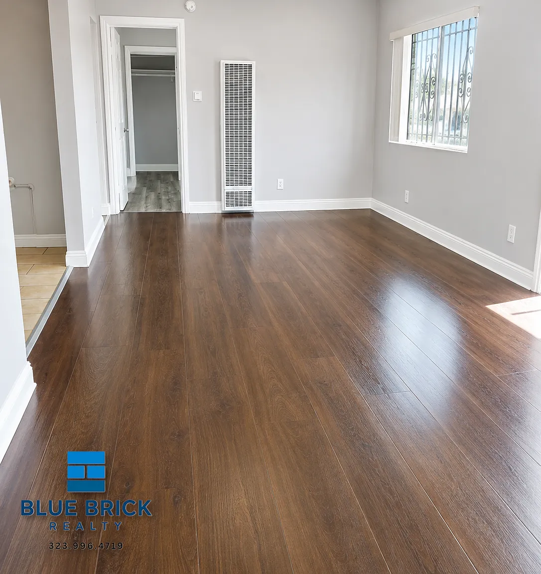 Inviting 4-Bedroom with Parking & Full Kitchen Appliances — Photo 3
