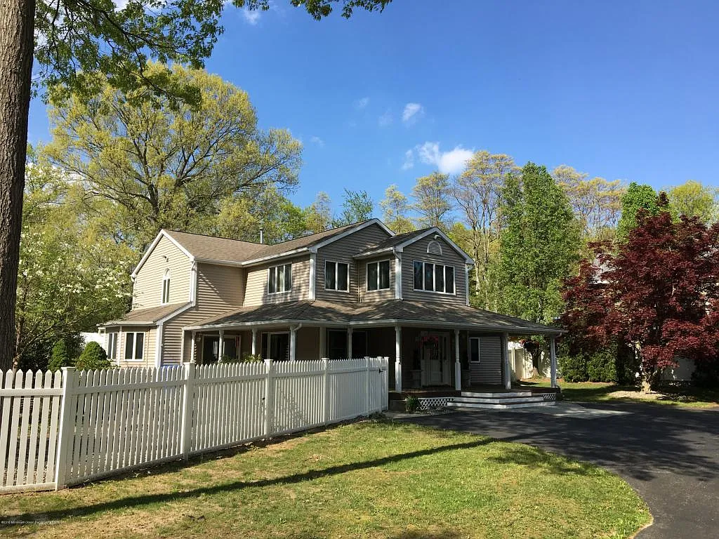 818 Green Valley Rd photo 1