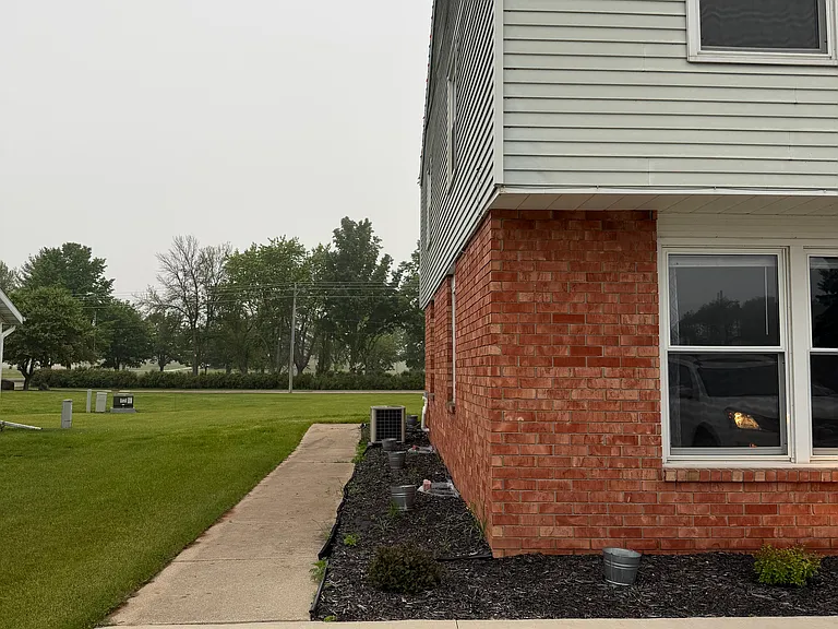 227 E Indianwood Dr — Photo 2
