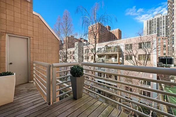 Sold by Compass | media 4