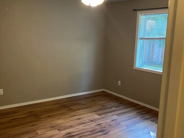 1590 SW Harbor Dr — Photo 8