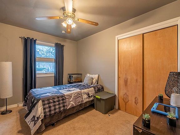 4th image of 645 Logan St